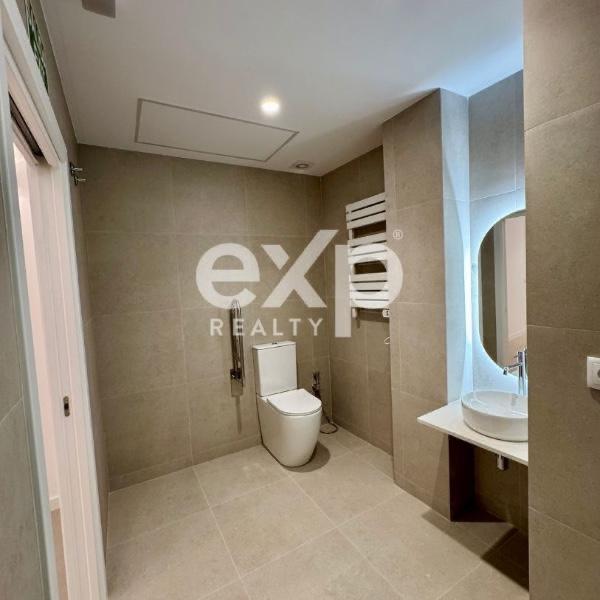 Exclusiva vivienda con terraza y vistas de ensueño frente al rio en Valencia